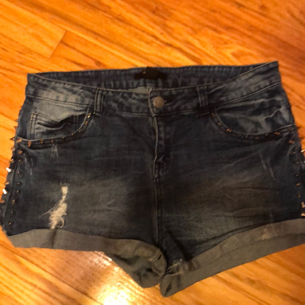 ♦️3 for $15♦️ Forever 21 studded shorts